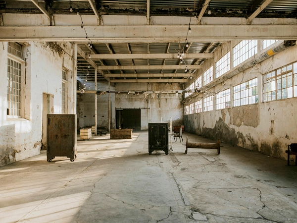 Ambiance brute et industrielle